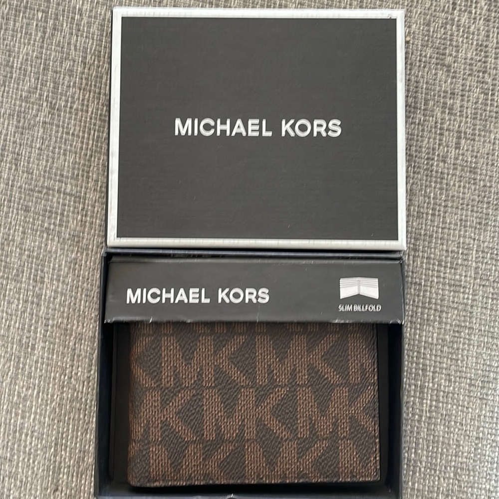 NWT Michael Kort slim billfold wallet